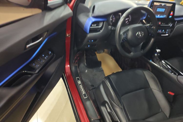 Used Toyota C-HR 2018 2.0L Leading with Sunroof China VI Standard
