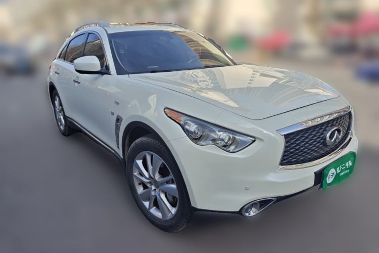 Used Infiniti QX70  Front Right 45 Deg