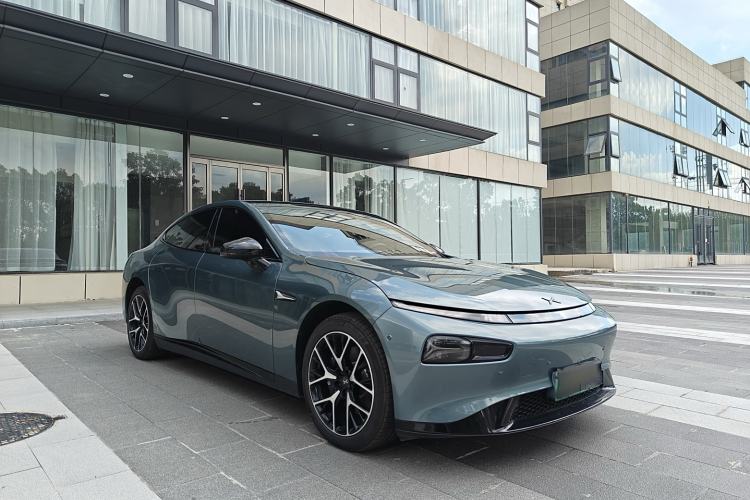 Used XPeng P7 2023 P7i 610 Pengyi Performance Edition Front Right 45 Deg