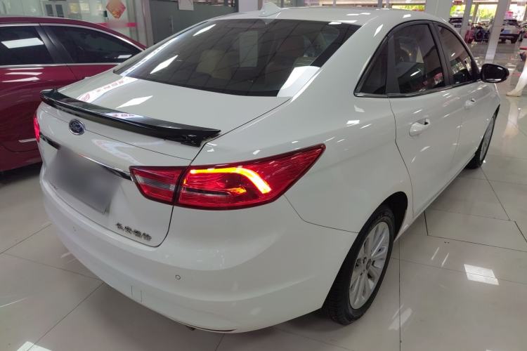 Used Ford Escort 2015 1.5L Automatic Fashion Model
