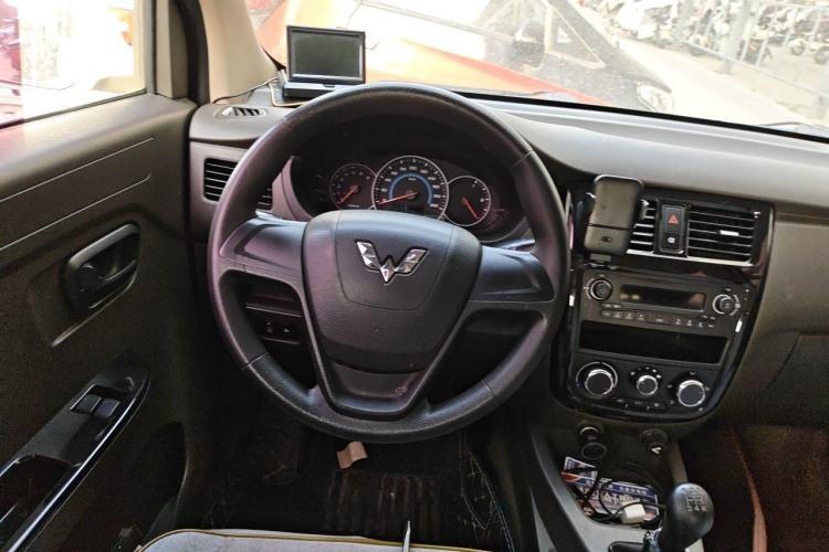 Used Wuling Rongguang V 2016 1.5L Standard Version