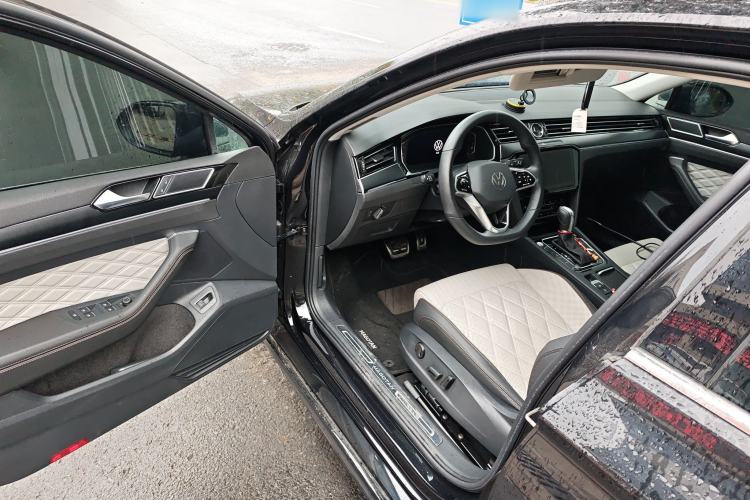 Used Volkswagen Magotan 2023 2 Million Units Commemorative Edition 330TSI DSG Luxury Version Driver Seat