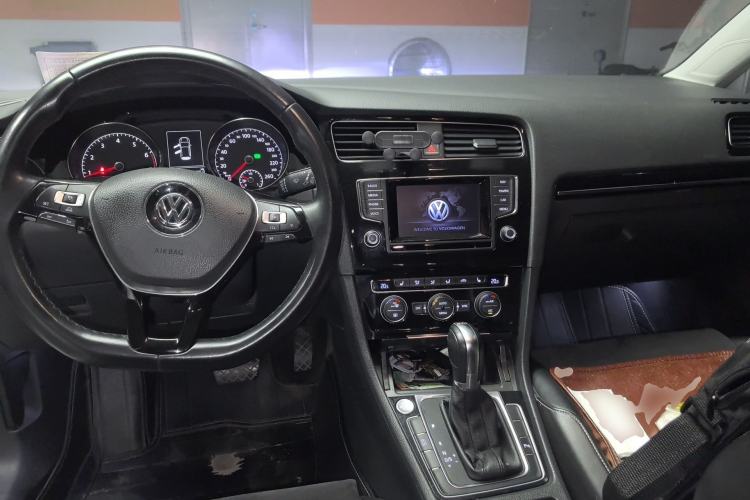 Used Volkswagen Golf 2014 1.4TSI Automatic Flagship Model Center Console