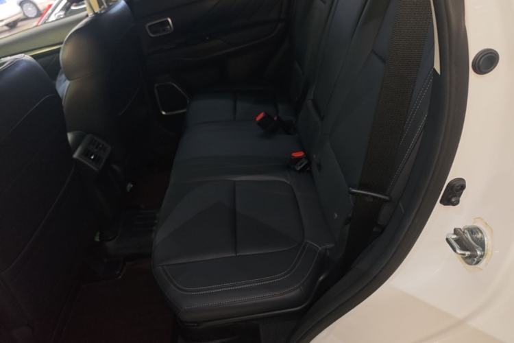 Used Mitsubishi Outlander 2019 2.4L 4x4 Zhi Xiang Edition 7 Seats China VI Standard