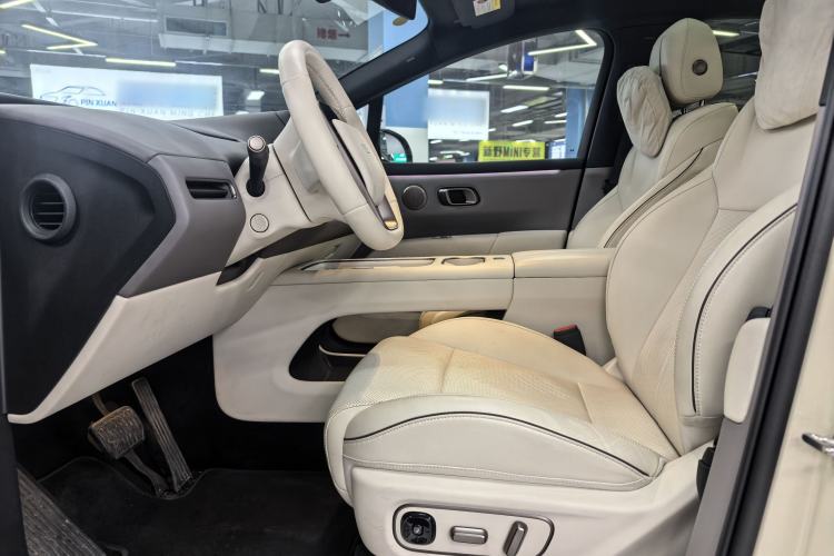 Used Li Auto i6 2025 Model Two-Wheel-Drive Standard Type
