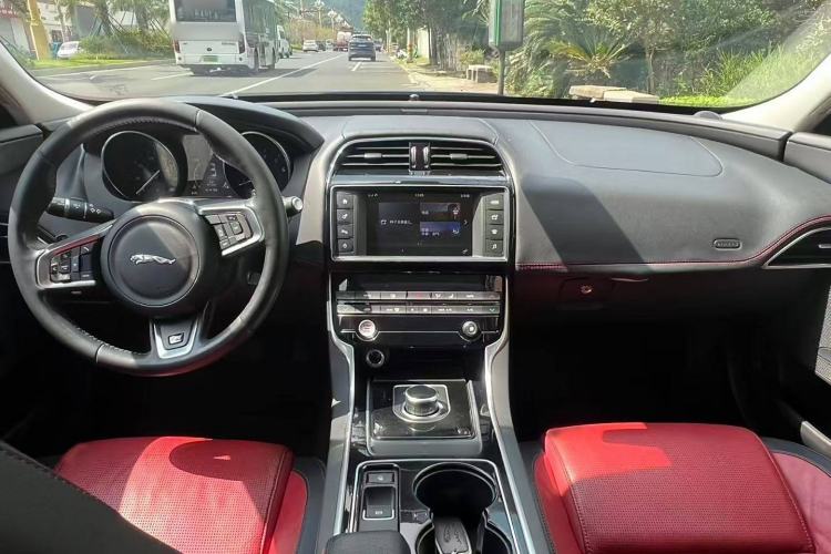 Used Jaguar XE 2017 2.0T 200 PS R-Sport
