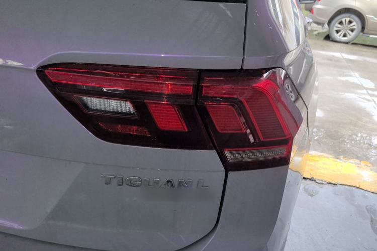 Used Volkswagen Tiguan L 2017 330TSI Automatic Two-Wheel Drive Luxury Edition Right Rear Taillight