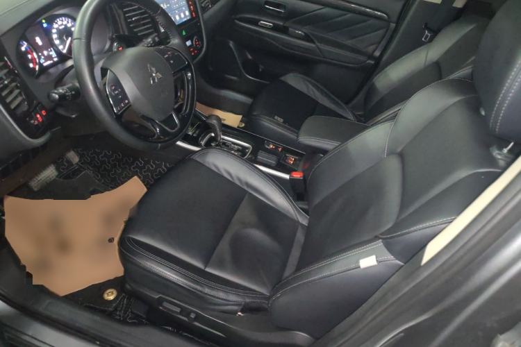 Used Mitsubishi Outlander 2019 2.0L Two-Wheel Drive Comfort Edition 5 Seats China VI Standard