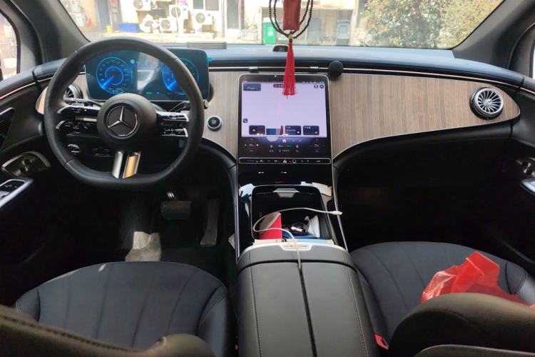 Used Mercedes-Benz EQE SUV 2023 350 4MATIC Luxury Edition Center Console