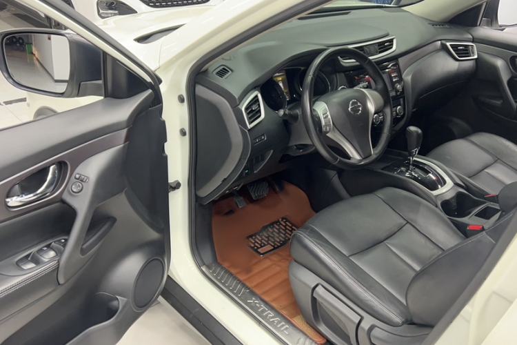 Used Nissan X-Trail 2014 2.0L CVT Comfort Edition 2WD Interior 1