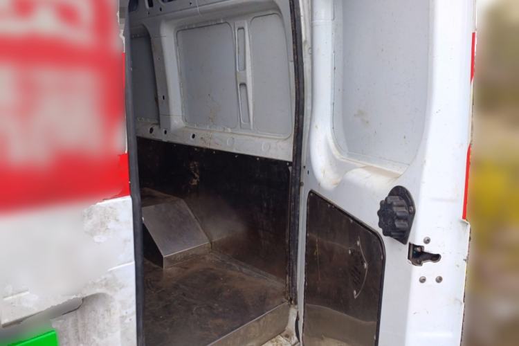 Used JMC Fushun 2023 2.0T Automatic Long-Wheelbase High-Roof Commercial Van—2/3 Seats