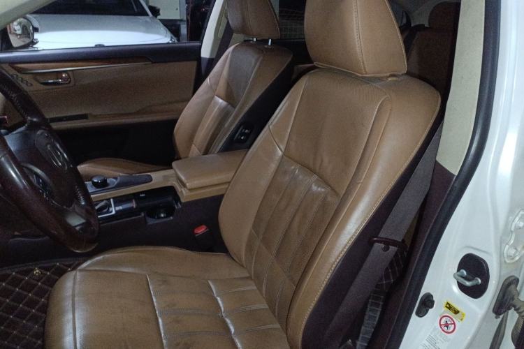 Used Lexus ES 2015 300h Luxury Edition
