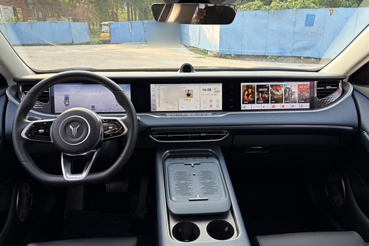 Used VOYAH FREE 2023 Four-Wheel Drive Extended-Range Model with Ultra-Long Range
