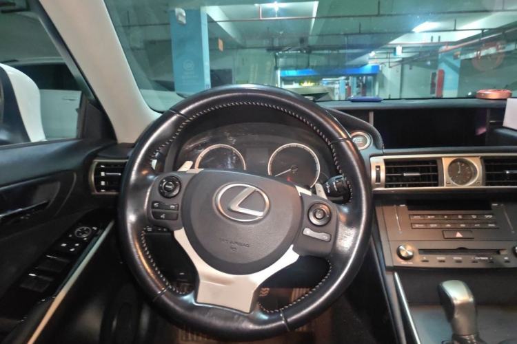 Used Lexus IS 2015 200T Leading Edition
