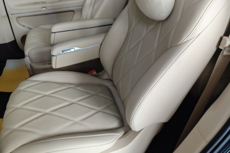 Used Hima AITO M9 2025 Pure Electric Ultra Version 100 kWh 6-Seater Model Left Rear Seat