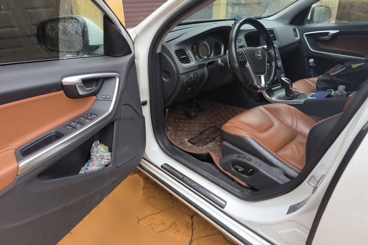 Used Volvo V60 2014 T5 Zhiya Edition