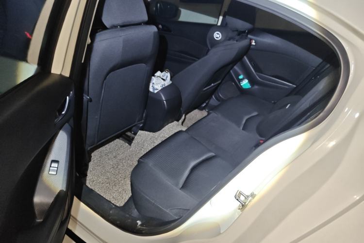 Used Mazda 3 Axela 2016 Sedan 1.5L Automatic Comfort Model
