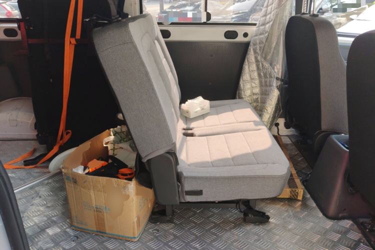 Used Wuling Yangguang 2024 300KM Comfort Version Passenger Van 75kW