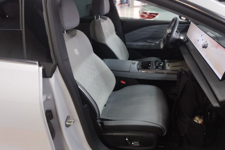 Used Geely Galaxy E8 2025 575 km Intelligent Driving Edition
