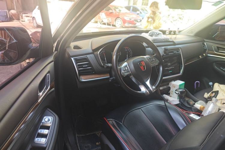 Used Roewe RX8 2018 30T Smart Connectivity Two-Wheel Drive Flagship Edition