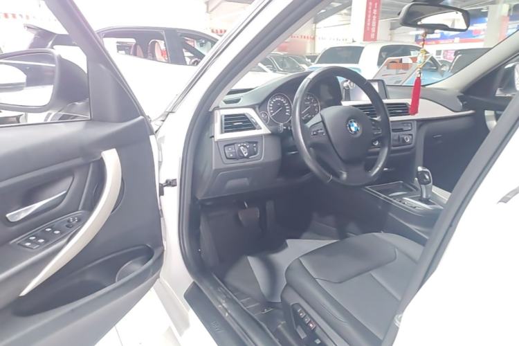 Used BMW 3 Series 2015 316Li Fashion Model
