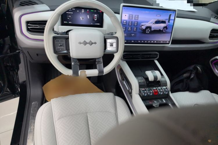 Used Formula Leopard Titanium 3 2025 501KM All-Wheel Drive Intelligent Driving Ultra Version Center Console