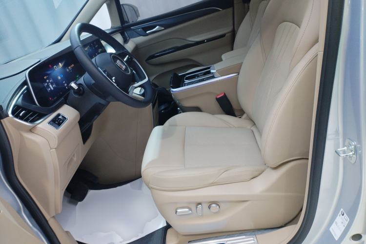 Used Buick GL8 New Energy 2025 Lu Shang Luxury Edition 7-Seater
