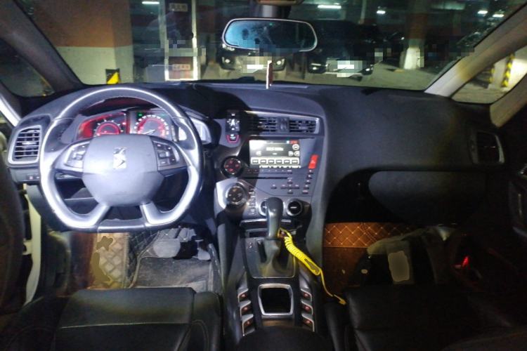 Used DS 5 2015 1.6T Luxury Edition THP160 Center Console