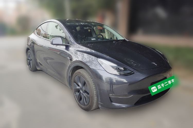 Used Tesla Model Y 2024 Long-Range All-Wheel-Drive Version Front Right 45 Deg