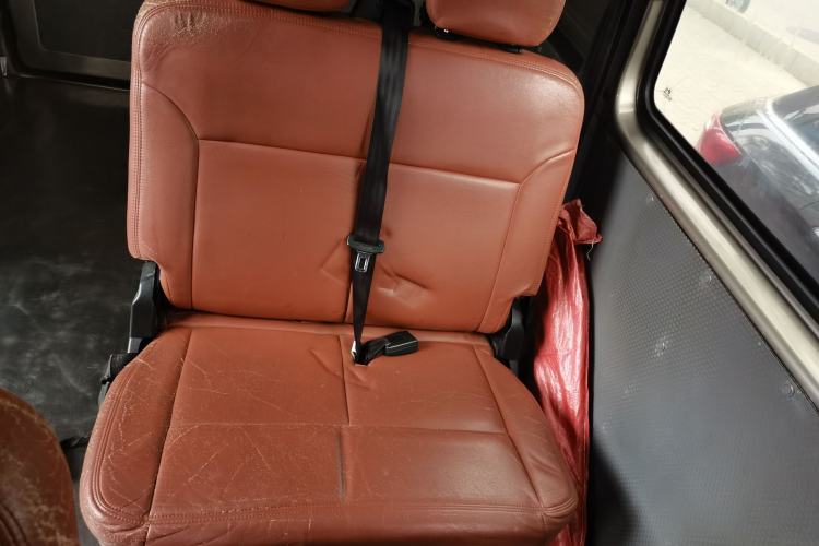 Used SAIC MAXUS Xintu V80 2018 2.5T 6-speed manual Aoyuntong short-wheelbase ultra-low roof 5- or 6-seat model