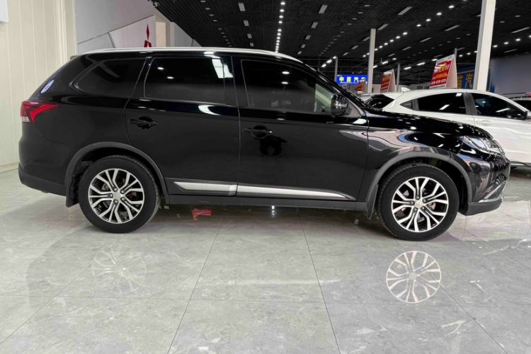 Used Mitsubishi Outlander 2018 2.0L Two-Wheel Drive Glory Edition 5 Seats Exterior 2