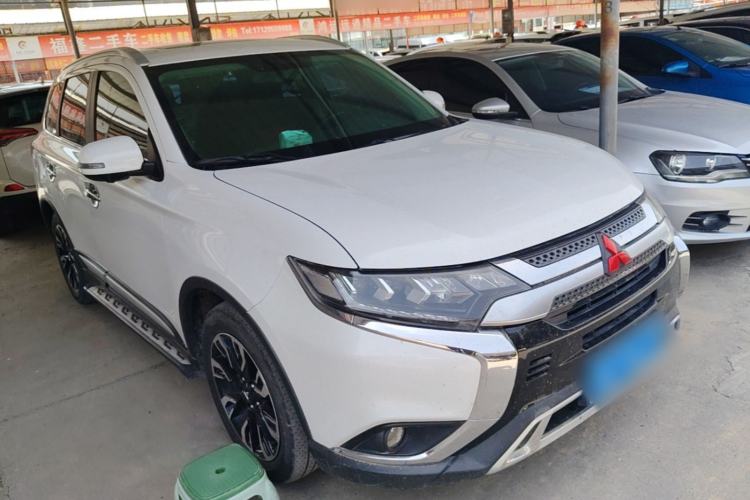 Used Mitsubishi Outlander 2019 2.4L 4x4 Zhi Xiang Edition 7 Seats China V Emission Standard
