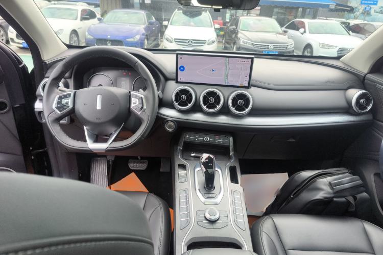 Used Wey VV5 2020 1.5T Two-Wheel Drive Color Pioneer Center Console