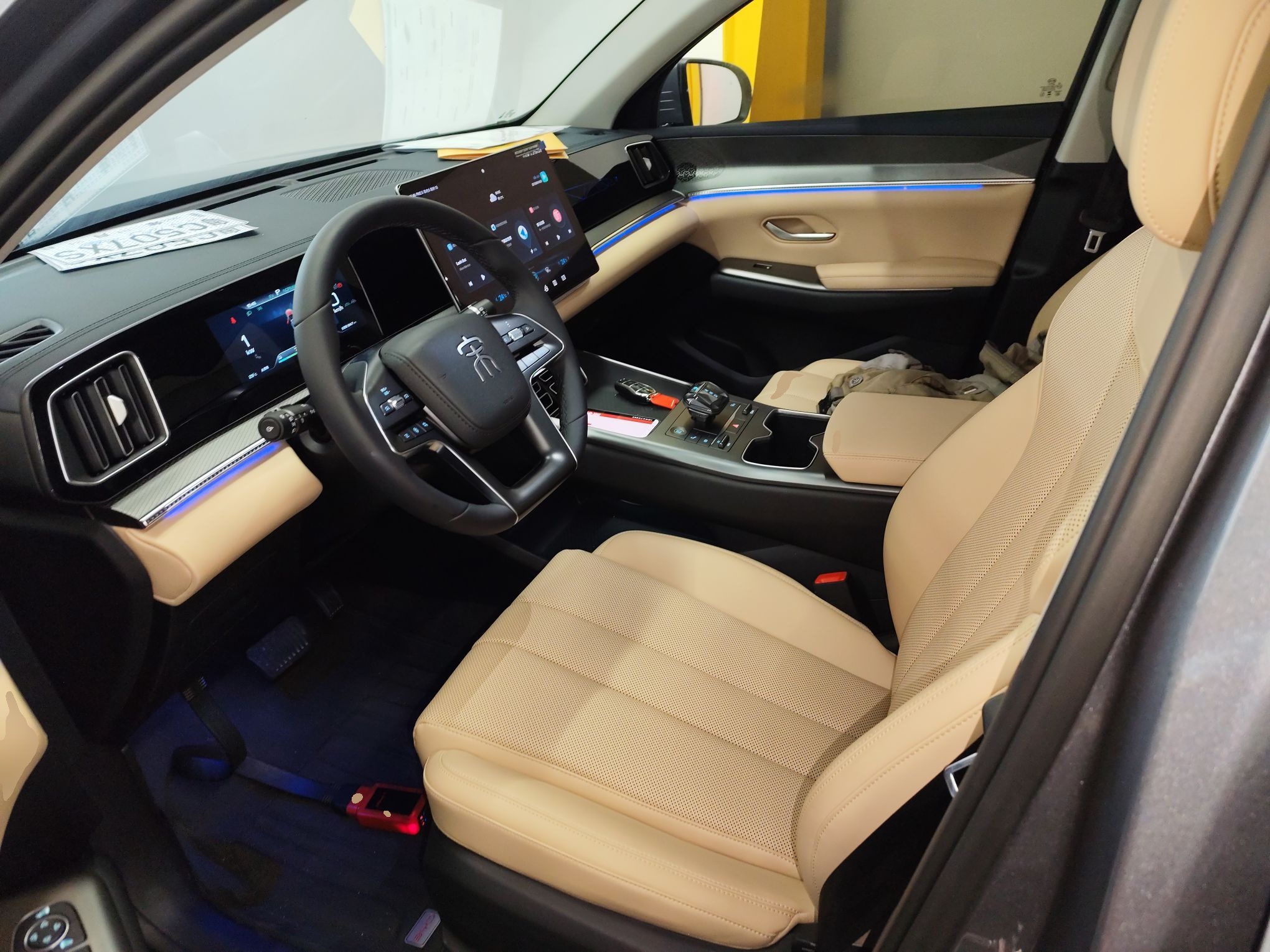 المقاعد الأمامية داخل السيارة