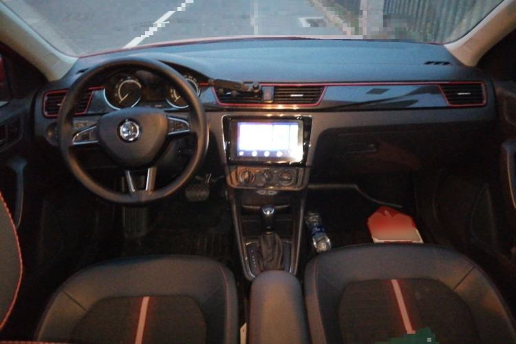 Used Skoda Rapid Spaceback 2020 1.5L Automatic Comfort Edition Center Console