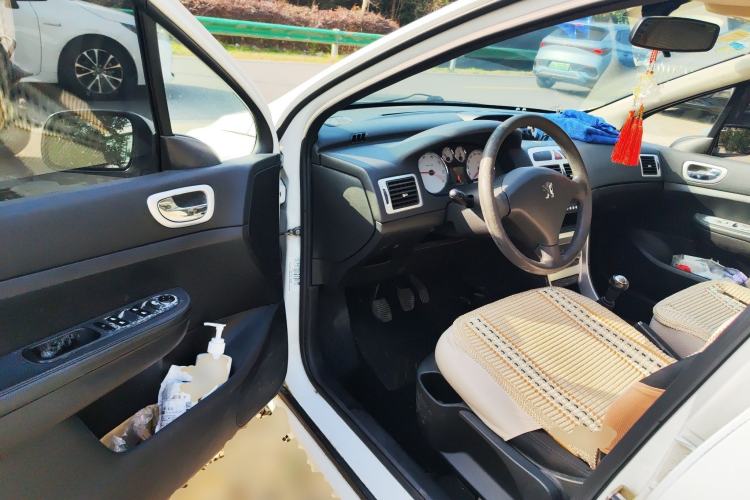 Used Peugeot 307 2012 Hatchback 1.6L Manual Comfort Edition
