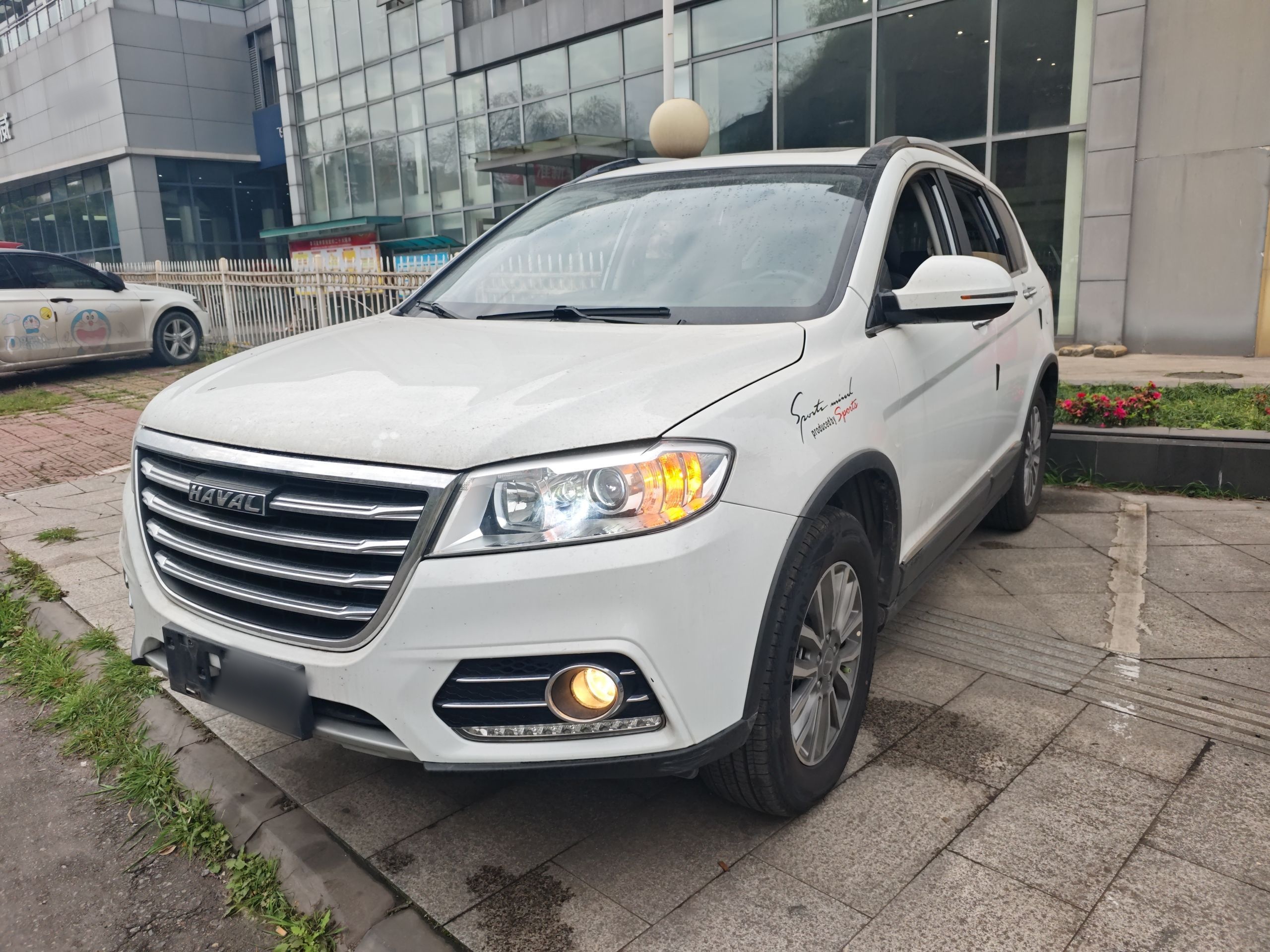 Под передней частью автомобиля