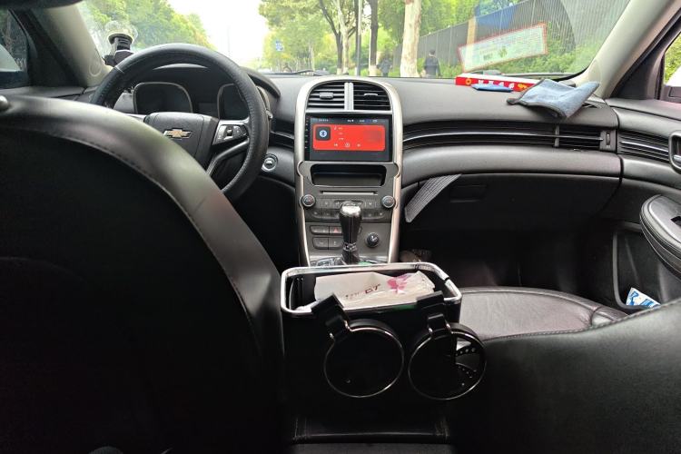 Used Chevrolet Malibu 2013 2.4L Automatic Flagship Edition Center Console