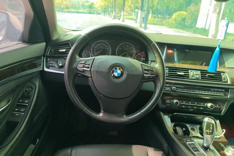 Used BMW 5 Series 2014 525Li Leading Model
