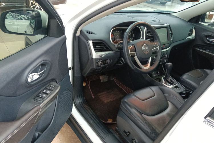 Used Jeep Cherokee 2020 2.0L Two-Wheel Drive Classic Sports Edition
