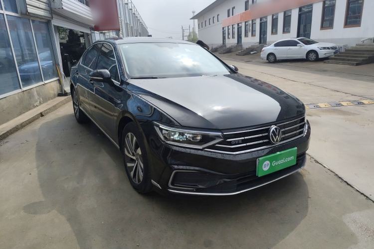 Used Volkswagen Magotan GTE Plug-in Hybrid 2022 GTE Luxury Model Front Right 45 Deg