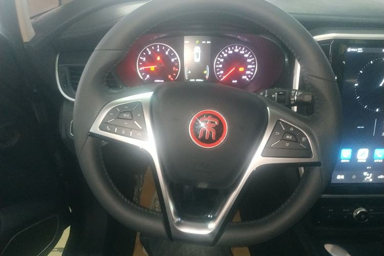 Used BYD Song MAX 2017 1.5T Automatic Smart Connect Elite 7-Seater Steering Wheel