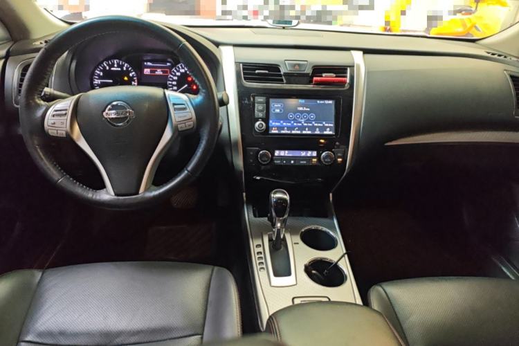 Used Nissan Teana 2016 Revised Version 2.0L XL Comfort Edition Center Console