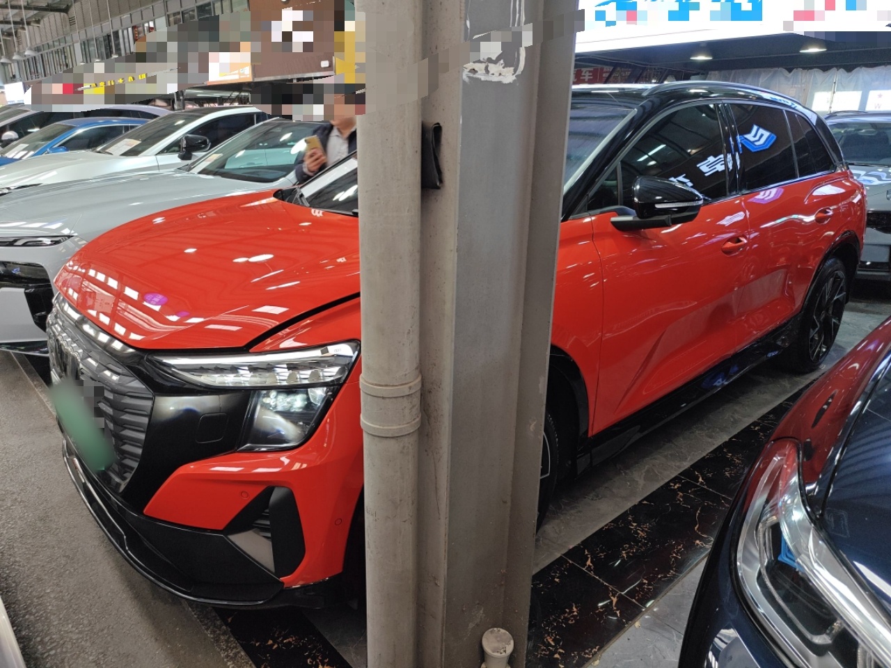 تحت مقدمة السيارة