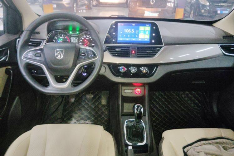 Used Baojun 310W 2017 1.5L Manual Fashion Edition China VI
