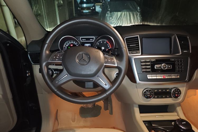 Used Mercedes-Benz M-Class 2012 ML 350 Sport Edition Steering Wheel