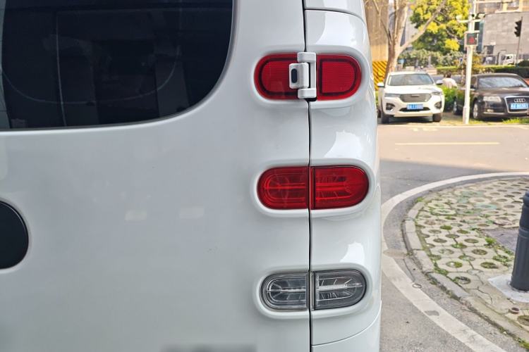 Used SAIC MAXUS Dana V1 2025 Low-Roof Multi-Function Version 50 kWh
