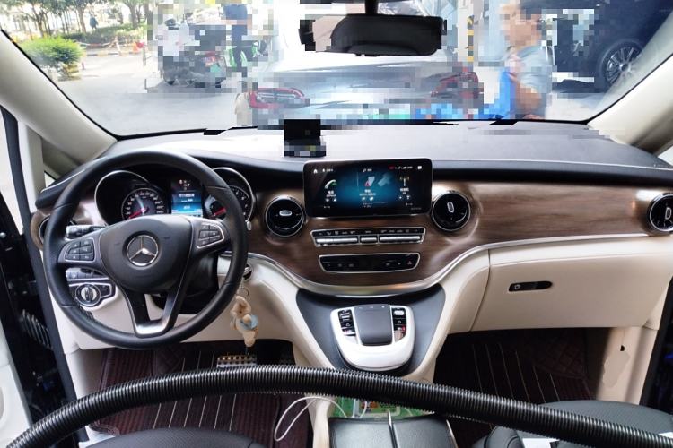 Used Mercedes-Benz V-Class 2022 V 260 L Long-wheelbase Luxury Edition Center Console