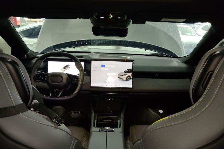 Used Lynk & Co 08 EM-P 2023 120km Long-Range Halo Interior 2