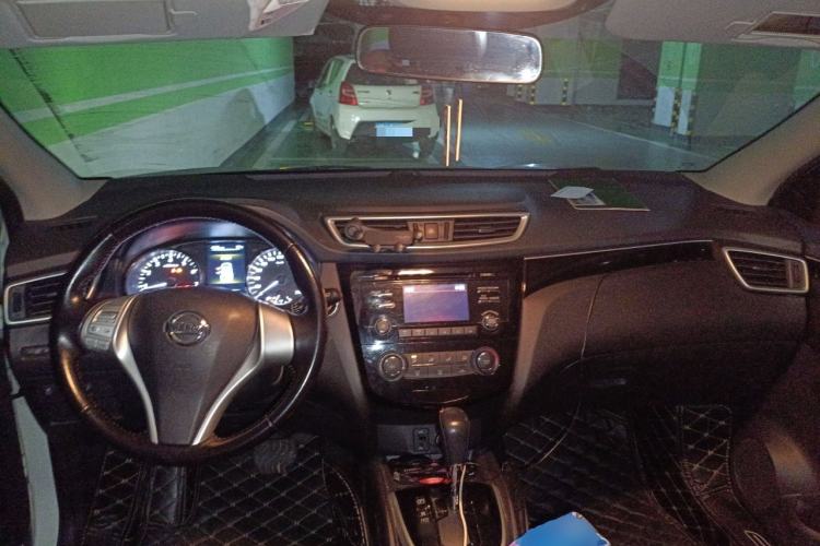 Used Nissan Qashqai 2016 2.0L CVT Luxury Edition Center Console